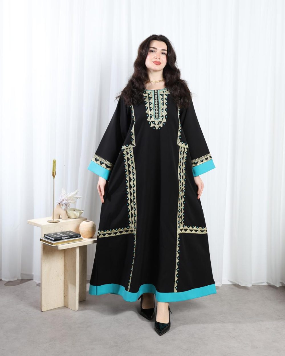 جلابيه كويتي مطرزه ذهبي وشك فيروزي